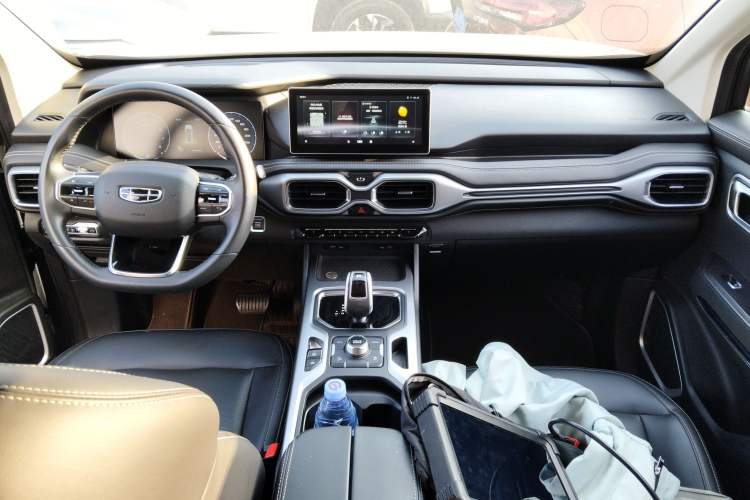 Used Geely Auto Haoyue 2020 1.8TD DCT Luxury 7-Seater Center Console