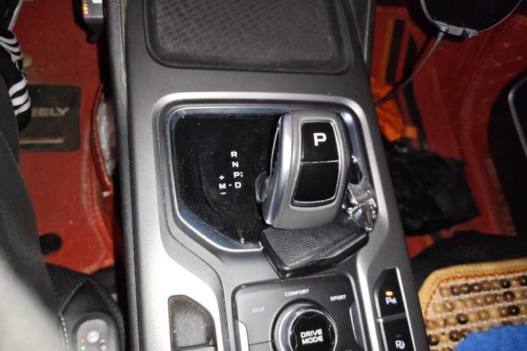 Used Geely Auto Haoyue 2020 1.8TD DCT Flagship 7-Seater Gear Lever