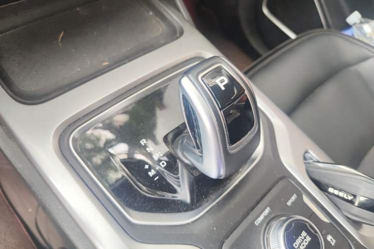 Used Geely Auto Haoyue 2020 1.8TD DCT Luxury 7-Seater Gear Lever