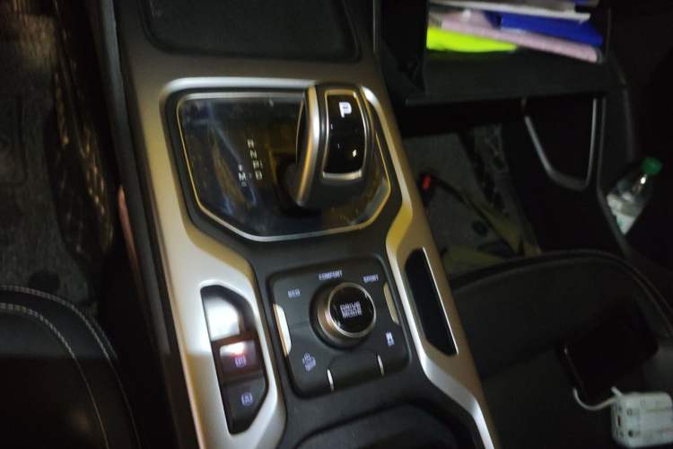 Used Geely Auto Haoyue 2020 1.8TD DCT Luxury 7-Seater Gear Lever