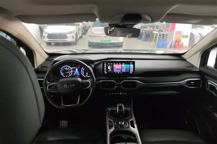 Used Geely Auto Haoyue 2020 1.8TD DCT Luxury Model 5 Seats Interior 2