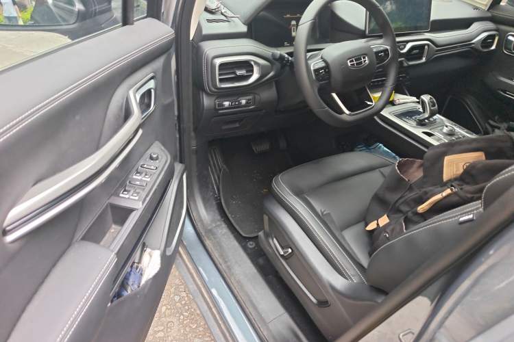 Used Geely Auto Haoyue 2020 1.8TD DCT Flagship 7-Seater Interior 3