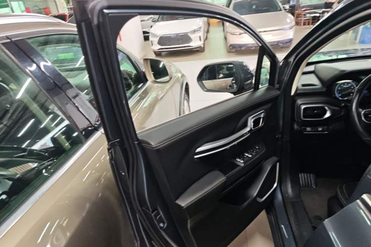 Used Geely Auto Haoyue 2020 1.8TD DCT Luxury Model 5 Seats Interior 7