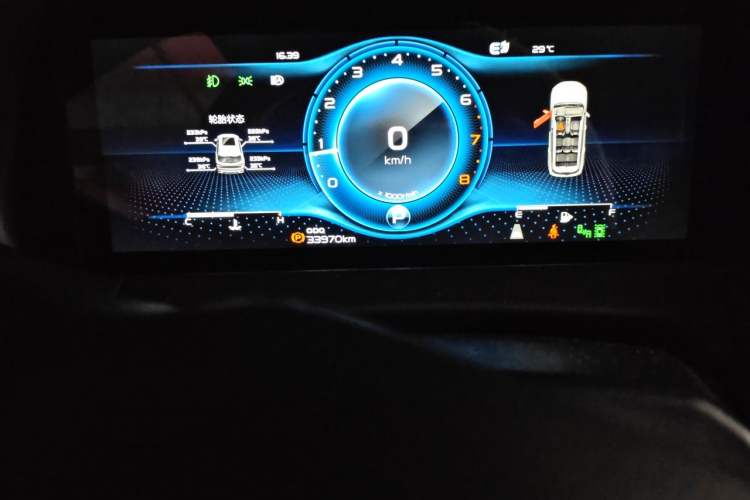 Used Geely Auto Haoyue 2020 1.8TD DCT Flagship 7-Seater Odometer Close Up