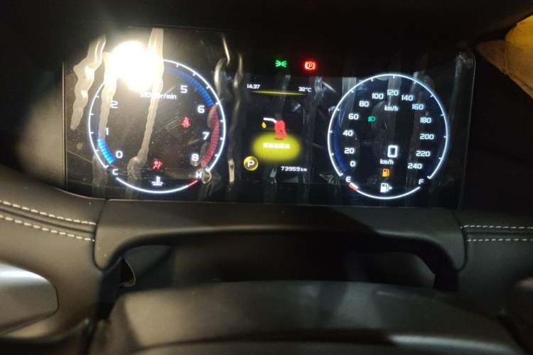 Used Geely Auto Haoyue 2020 1.8TD DCT Luxury 7-Seater Odometer Close Up