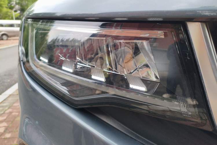 Used Geely Auto Haoyue 2020 1.8TD Automatic Comfort Model 5 Seats Right Front Headlight