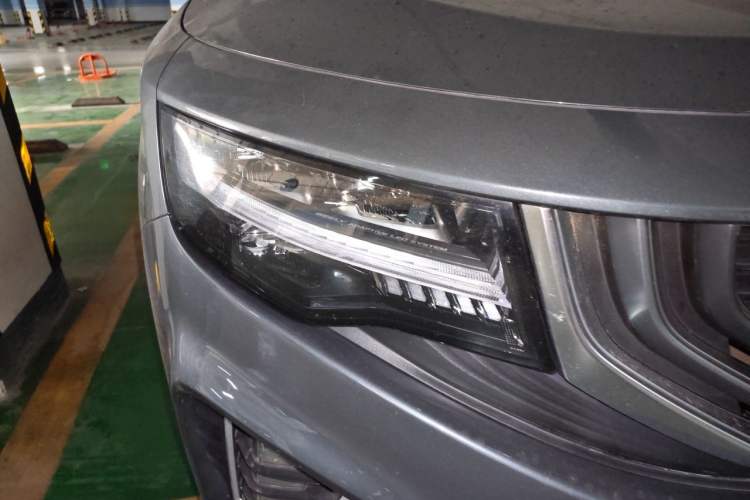 Used Geely Auto Haoyue 2020 1.8TD DCT Flagship 7-Seater Right Front Headlight