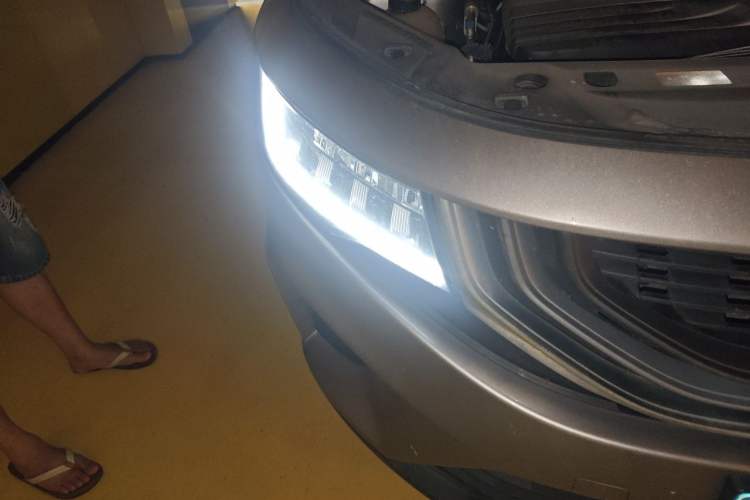 Used Geely Auto Haoyue 2020 1.8TD DCT Luxury 7-Seater Right Front Headlight