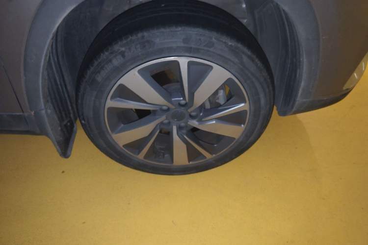 Used Geely Auto Haoyue 2020 1.8TD DCT Luxury 7-Seater Right Front Wheel Hub