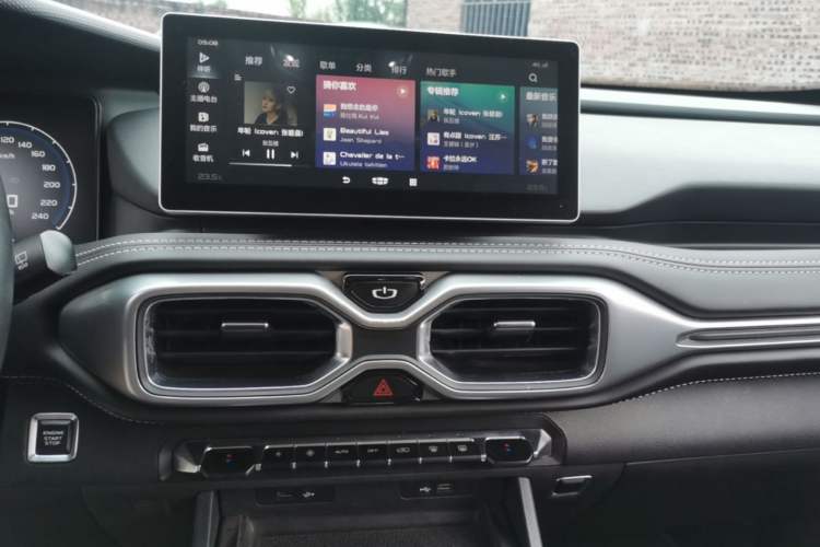Used Geely Auto Haoyue 2020 1.8TD DCT Luxury 7-Seater Audio And AC Panel