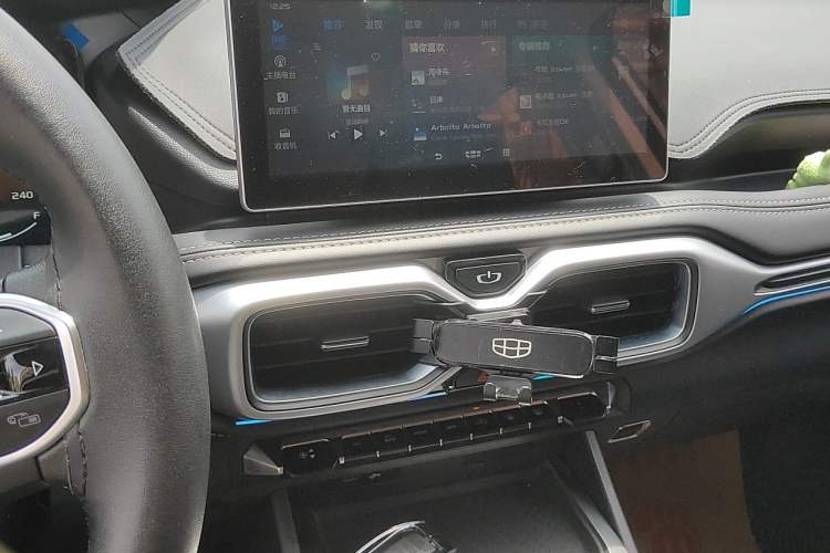 Used Geely Auto Haoyue 2020 1.8TD Automatic Comfort Model 5 Seats Audio And AC Panel