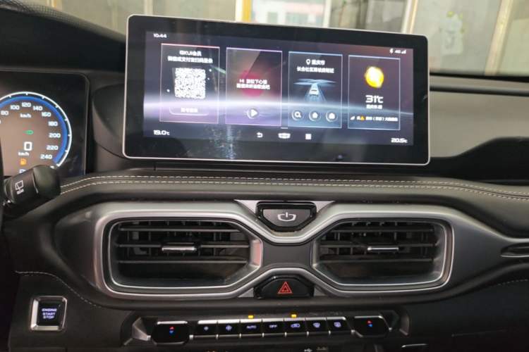 Used Geely Auto Haoyue 2020 1.8TD DCT Luxury Model 5 Seats Audio And AC Panel