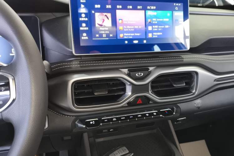 Used Geely Auto Haoyue 2020 1.8TD Automatic Comfort Model 5 Seats Audio And AC Panel