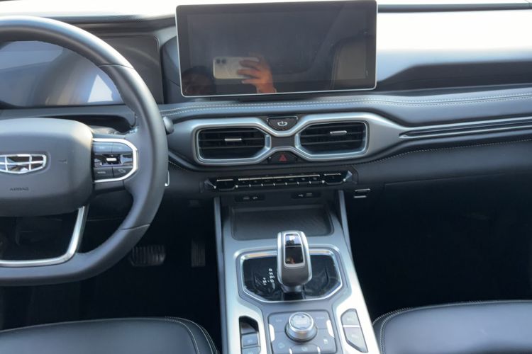Used Geely Auto Haoyue 2020 1.8TD DCT Flagship 7-Seater Audio And AC Panel