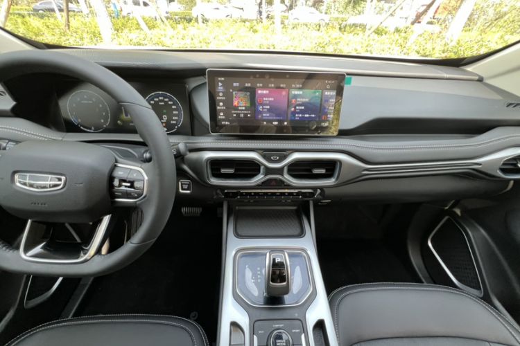 Used Geely Auto Haoyue 2020 1.8TD DCT Luxury 7-Seater Audio And AC Panel