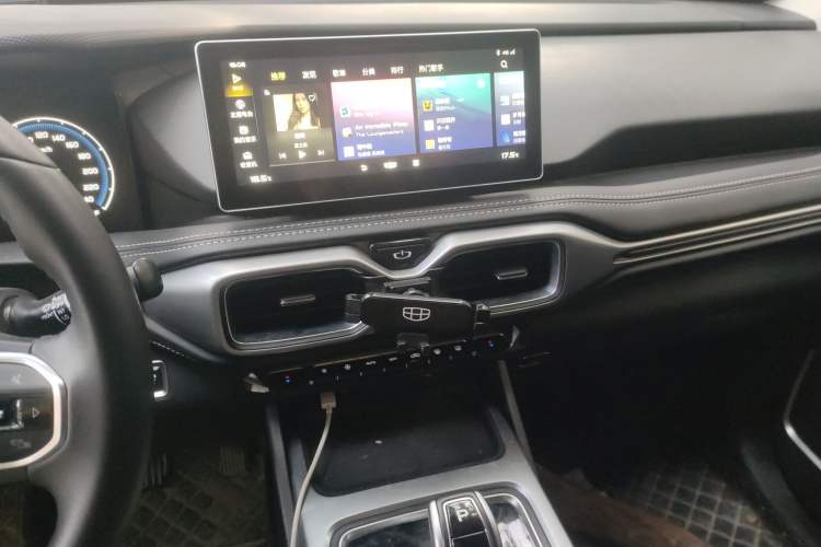 Used Geely Auto Haoyue 2020 1.8TD DCT Luxury 7-Seater Audio And AC Panel
