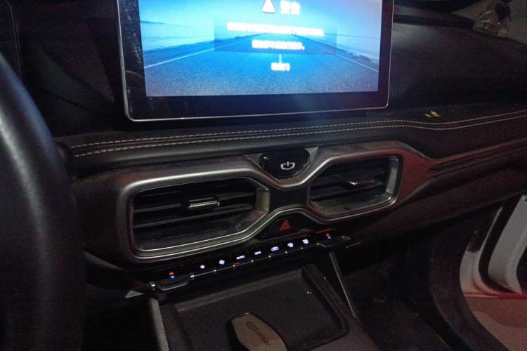 Used Geely Auto Haoyue 2020 1.8TD DCT Luxury Model 5 Seats Audio And AC Panel
