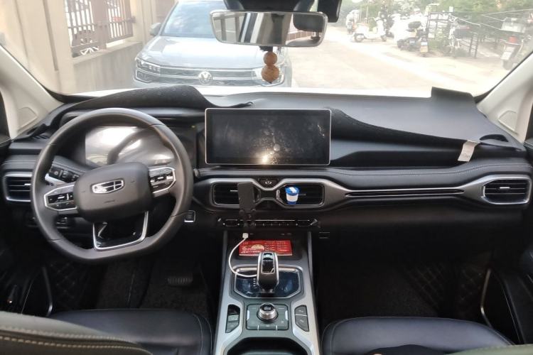 Used Geely Auto Haoyue 2020 1.8TD DCT Flagship 7-Seater Center Console