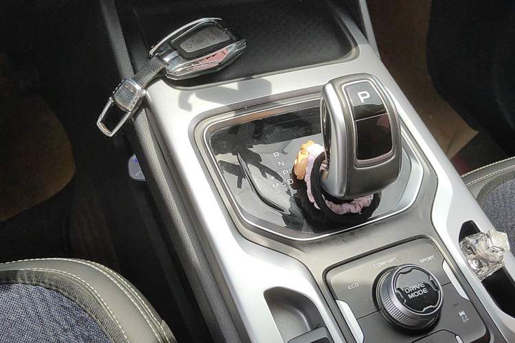 Used Geely Auto Haoyue 2020 1.8TD Automatic Comfort Model 5 Seats Gear Lever