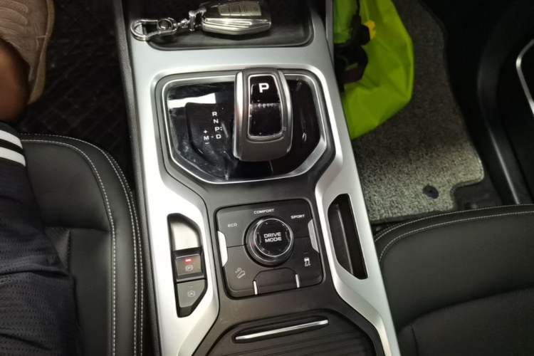 Used Geely Auto Haoyue 2020 1.8TD DCT Luxury 7-Seater Gear Lever