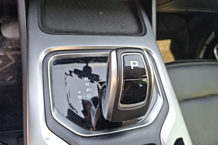 Used Geely Auto Haoyue 2020 1.8TD DCT Luxury 7-Seater Gear Lever