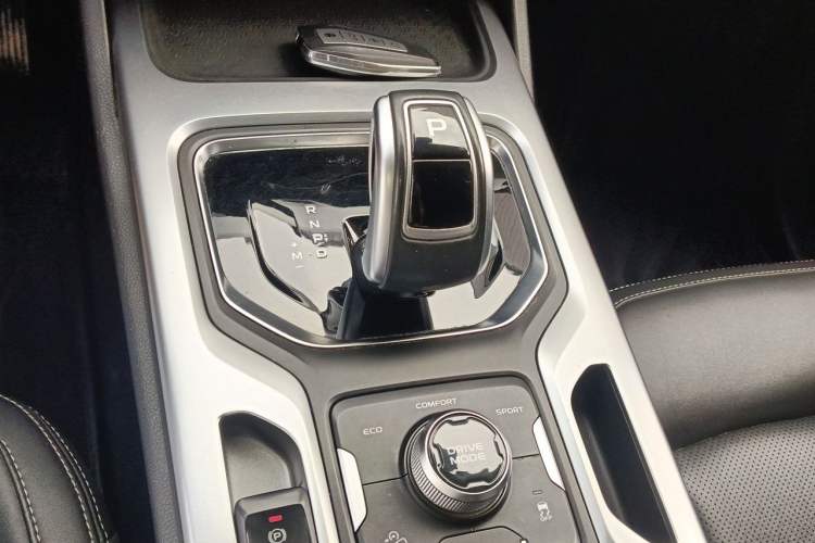 Used Geely Auto Haoyue 2020 1.8TD DCT Luxury 7-Seater Gear Lever
