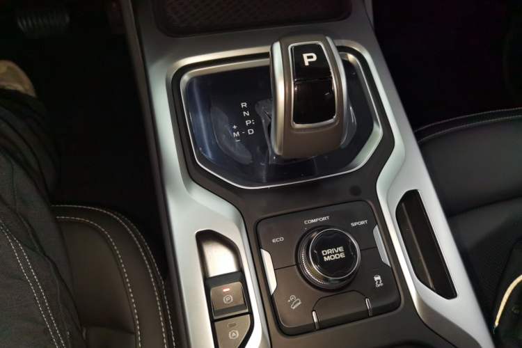 Used Geely Auto Haoyue 2020 1.8TD DCT Luxury 7-Seater Gear Lever
