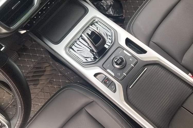 Used Geely Auto Haoyue 2020 1.8TD DCT Luxury 7-Seater Gear Lever
