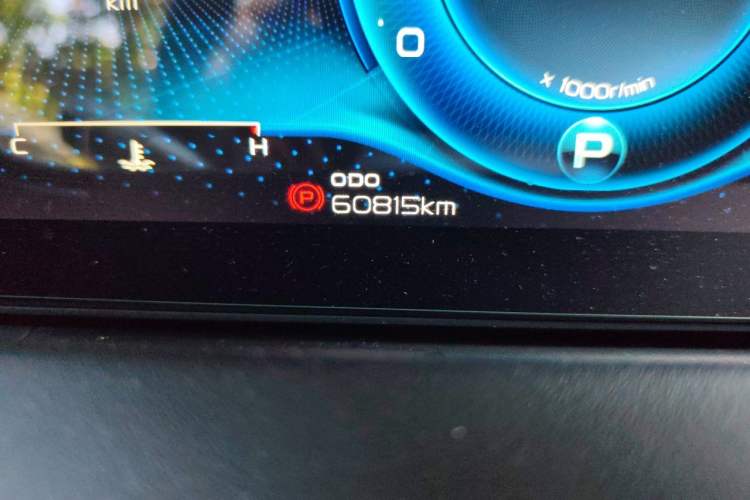 Used Geely Auto Haoyue 2020 1.8TD DCT Flagship 7-Seater Odometer Close Up