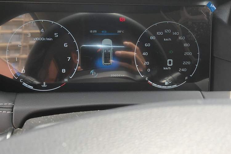 Used Geely Auto Haoyue 2020 1.8TD Automatic Comfort Model 5 Seats Odometer Close Up
