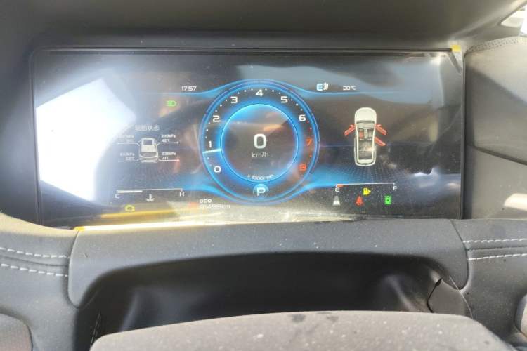 Used Geely Auto Haoyue 2020 1.8TD DCT Flagship 7-Seater Odometer Close Up