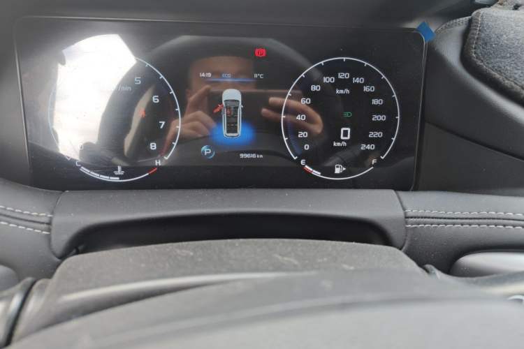 Used Geely Auto Haoyue 2020 1.8TD DCT Luxury 7-Seater Odometer Close Up