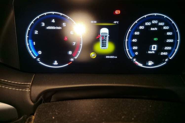 Used Geely Auto Haoyue 2020 1.8TD Automatic Comfort Edition 7-Seater Odometer Close Up