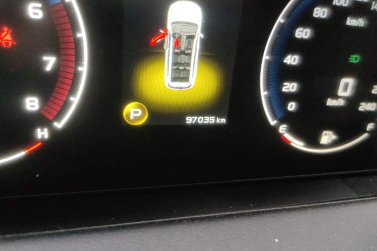 Used Geely Auto Haoyue 2020 1.8TD DCT Luxury 7-Seater Odometer Close Up
