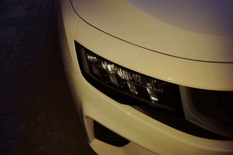 Used Geely Auto Haoyue 2020 1.8TD Automatic Comfort Edition 7-Seater Right Front Headlight