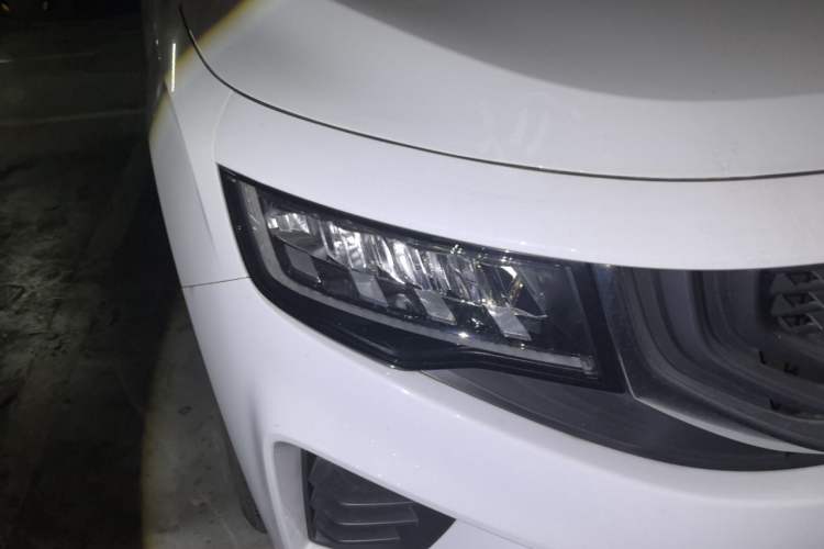 Used Geely Auto Haoyue 2020 1.8TD DCT Luxury Model 5 Seats Right Front Headlight