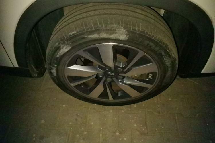 Used Geely Auto Haoyue 2020 1.8TD Automatic Comfort Edition 7-Seater Right Front Wheel Hub