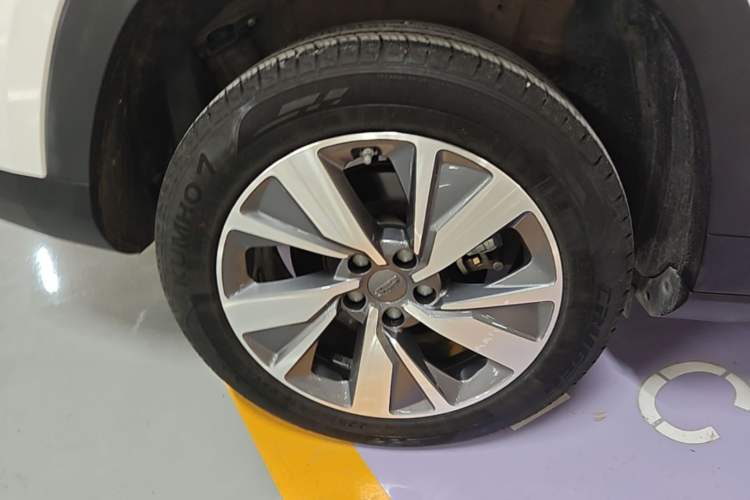 Used Geely Auto Haoyue 2020 1.8TD Automatic Comfort Edition 7-Seater Right Rear Wheel Hub