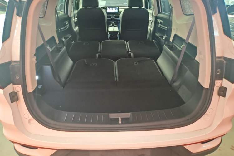 Used Geely Auto Haoyue 2020 1.8TD DCT Luxury 7-Seater Trunk