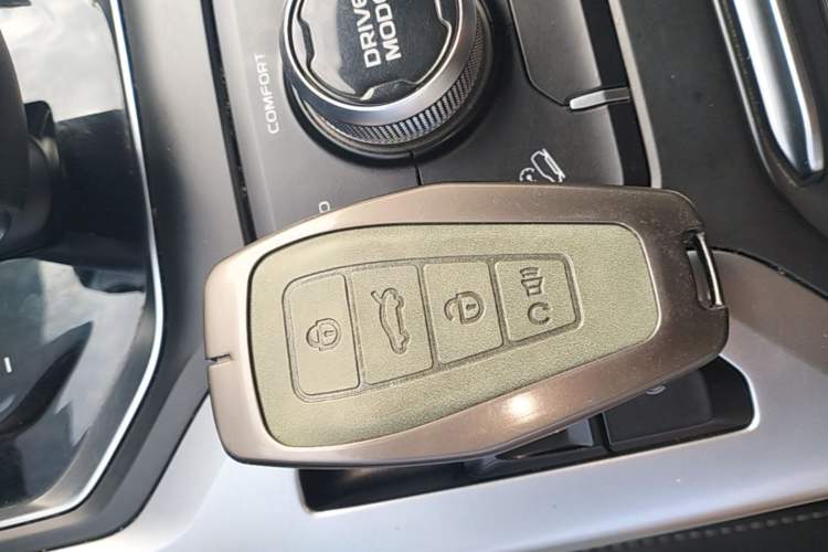 Used Geely Auto Haoyue 2020 1.8TD DCT Luxury 7-Seater Vehicle Key