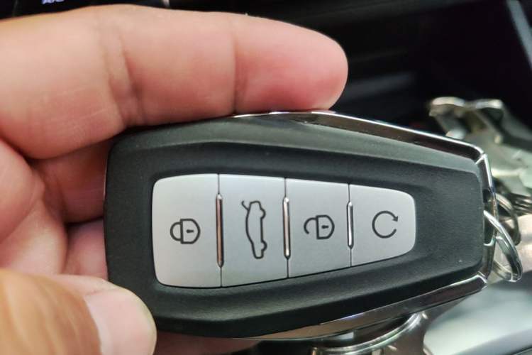 Used Geely Auto Haoyue 2020 1.8TD Automatic Comfort Model 5 Seats Vehicle Key