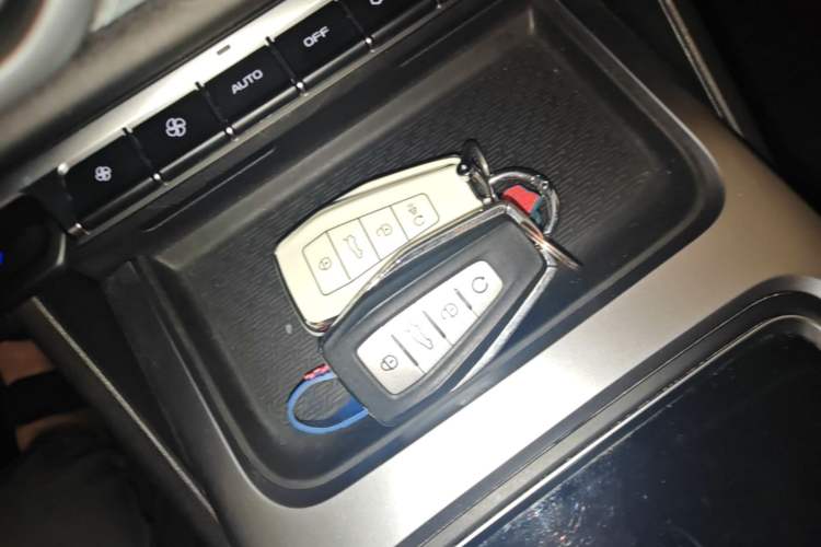 Used Geely Auto Haoyue 2020 1.8TD DCT Luxury 7-Seater Vehicle Key