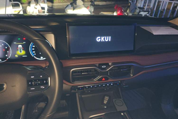 Used Geely Auto Haoyue 2022 1.8TD DCT Luxury 7-Seater Audio And AC Panel