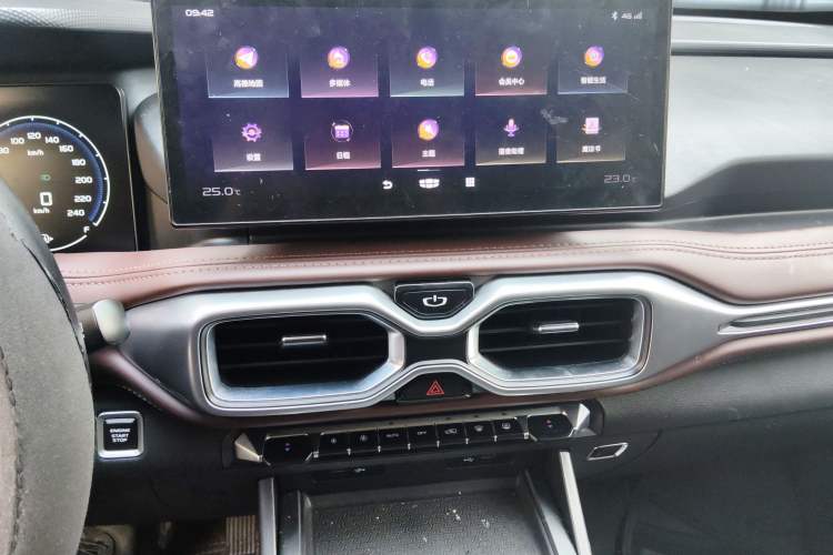 Used Geely Auto Haoyue 2022 1.8TD DCT Luxury 7-Seater Audio And AC Panel