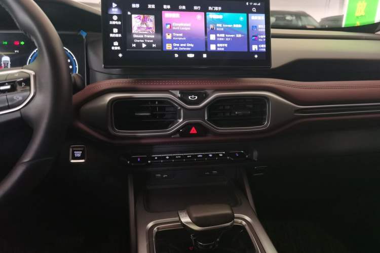 Used Geely Auto Haoyue 2022 1.8TD DCT Luxury 7-Seater Audio And AC Panel