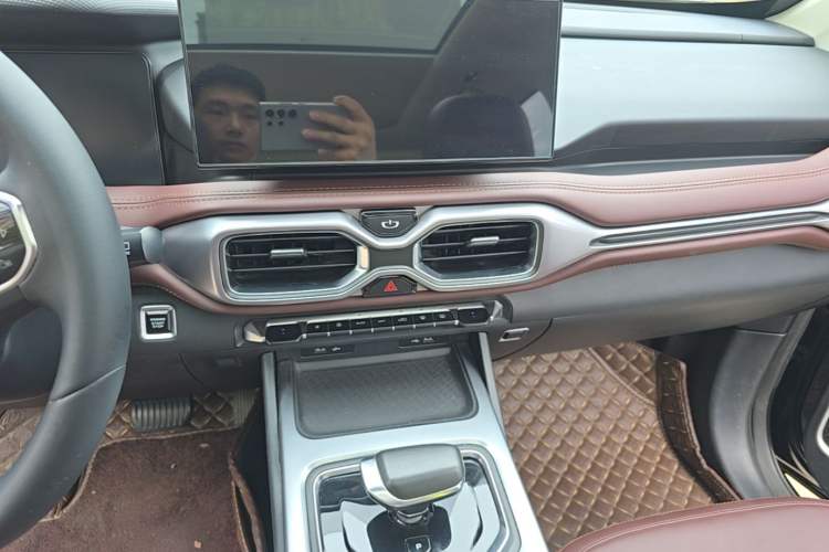 Used Geely Auto Haoyue 2022 1.8TD DCT Luxury 7-Seater Audio And AC Panel