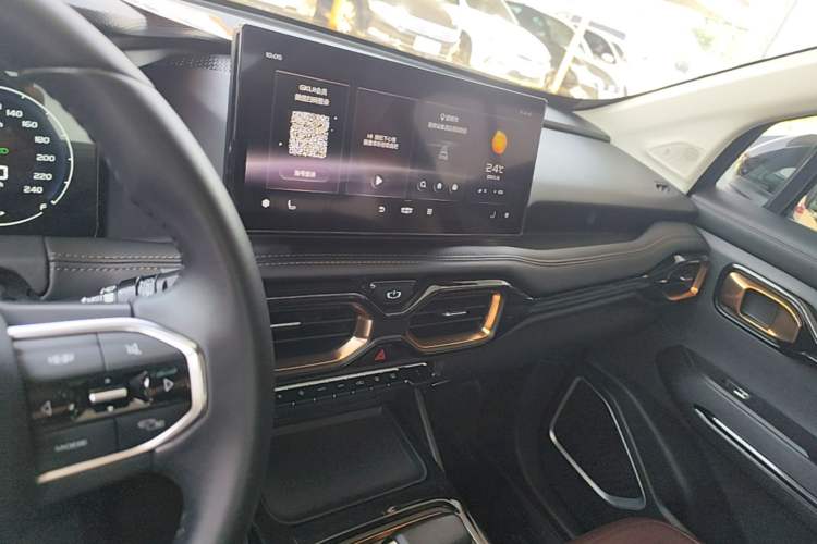 Used Geely Auto Haoyue 2022 1.8TD DCT Black Gold Limited Edition 7-Seater Audio And AC Panel