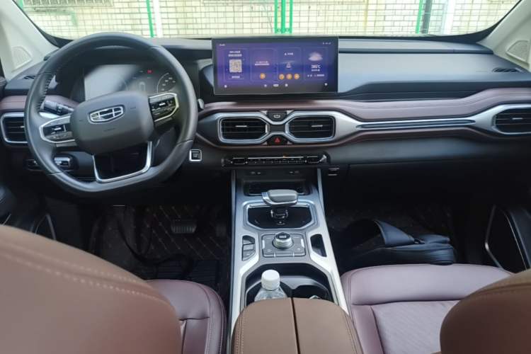 Used Geely Auto Haoyue 2022 1.8TD DCT Luxury Model 5 Seats Center Console