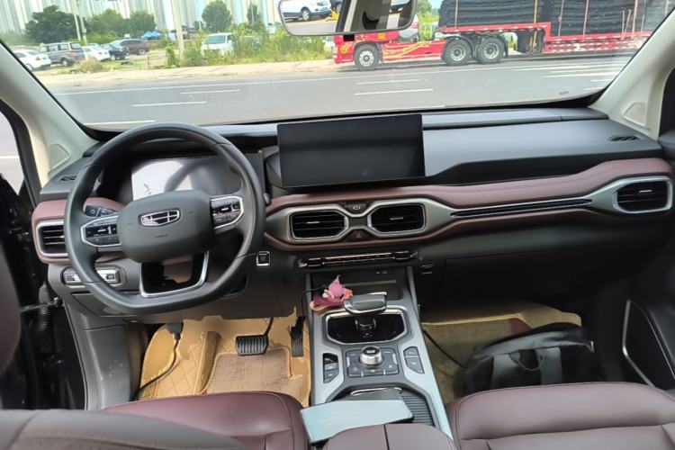 Used Geely Auto Haoyue 2022 1.8TD DCT Flagship 7-Seater Center Console