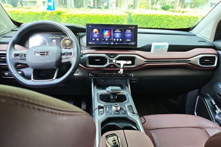 Used Geely Auto Haoyue 2022 1.8TD DCT Flagship 7-Seater Center Console